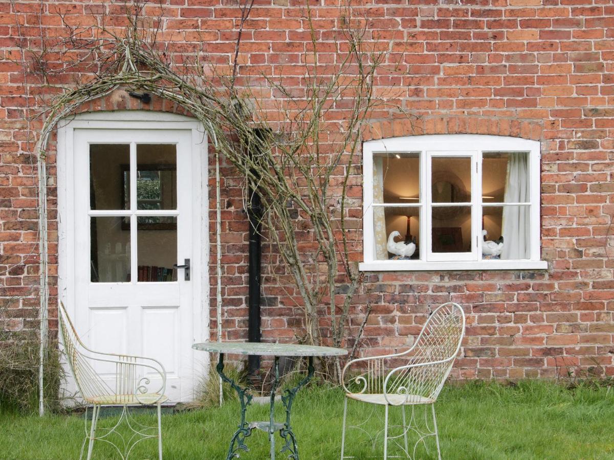 Wolvesacre Mill Cottage Whitchurch  Exterior photo
